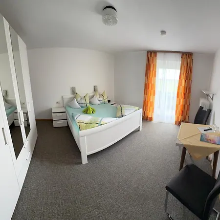 Haus Am Waldrand בית הארחה 3*